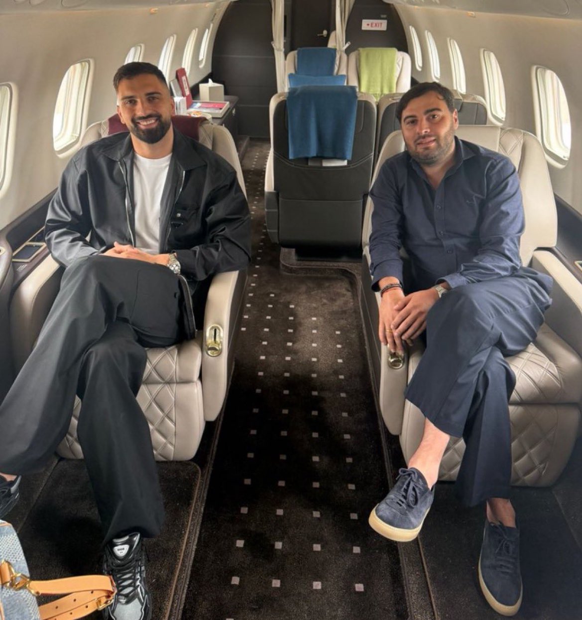 开云体育官网-红军今夏第五位新援！马马尔达什维利已启程前往利物浦报到