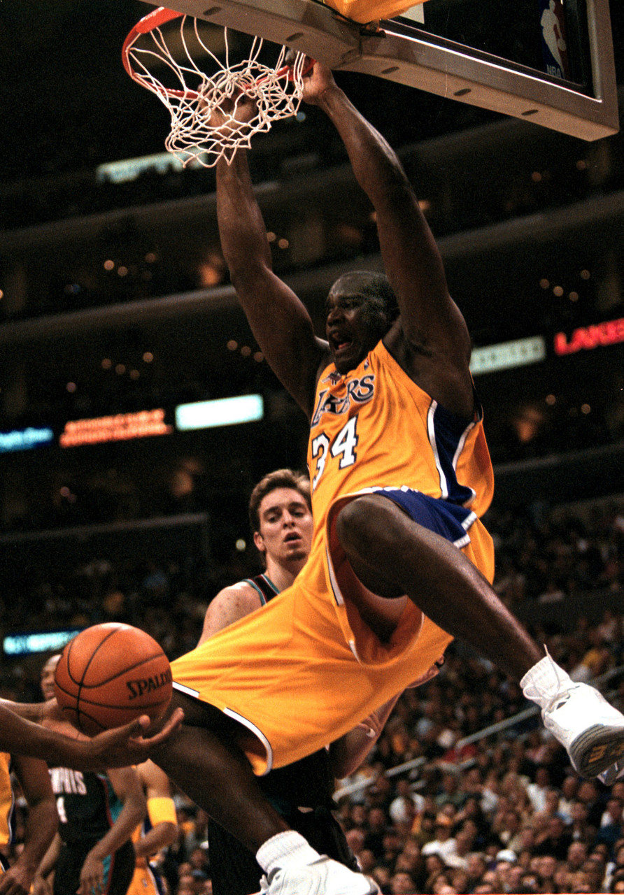 杨毅点评：霍华德篮下技艺与奥尼尔存在全方位差距，脚步移动及传球能力皆逊色