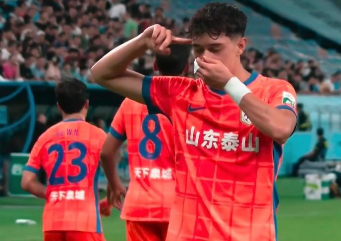 李小恒：首场中超首发为泰山打进我的第一球，这感觉难以置信